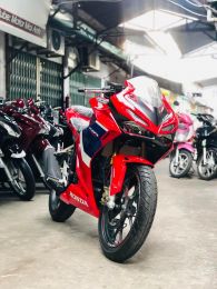 Honda CBR 150R màu đỏ  (Xe mới 100%)