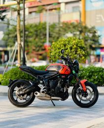 Triumph Trident 660 Hải quan