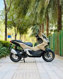 Honda ADV 160 2025  Màu Kem Xe lăn bánh 120km chưa đăng ký